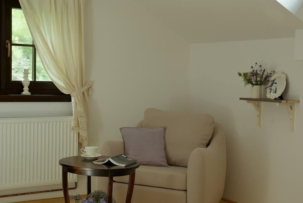 Casuta Cu Prieteni Cornu de Jos Room photo